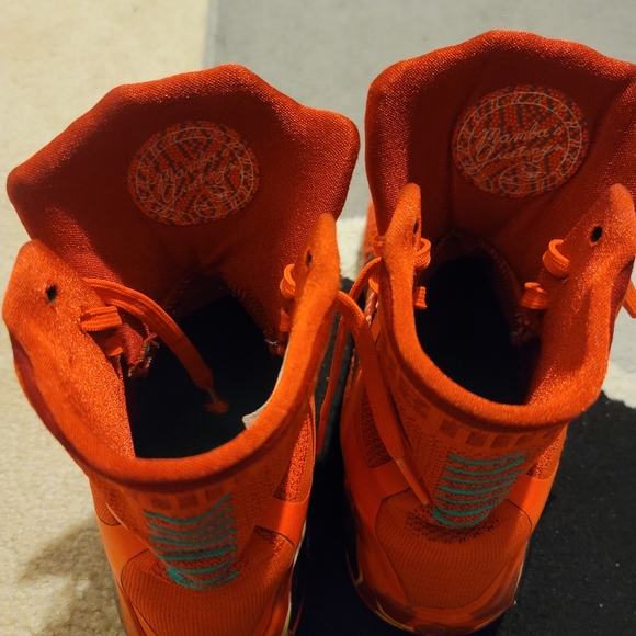 Kobe 9 Elite Christmas - Picture 3 of 6